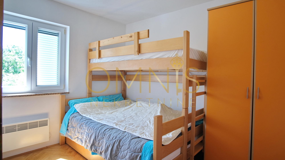 OTOK KRK – KLIMNO, trosoban apartman 60 m² s pogledom na more, 300 m od plaže