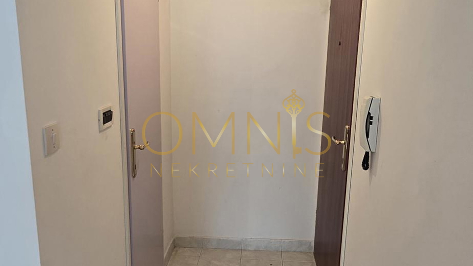 Apartman u Krku s parkirnim mjestom – 300 m od mora