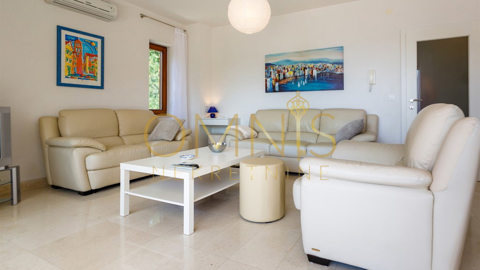 GRAD KRK – SAMOSTOJEĆA KUĆA UZ MORE I PLAŽU, 450 m²