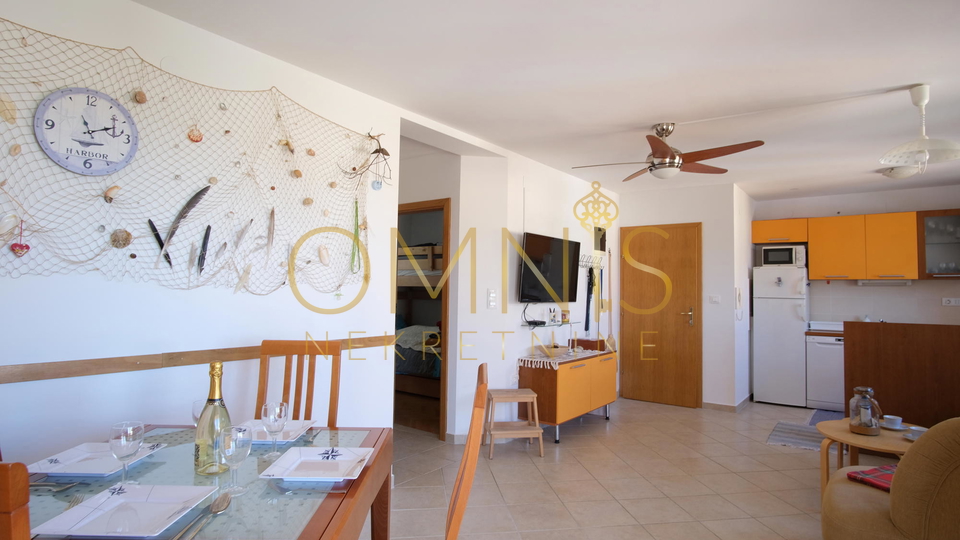 OTOK KRK – KLIMNO, trosoban apartman 60 m² s pogledom na more, 300 m od plaže