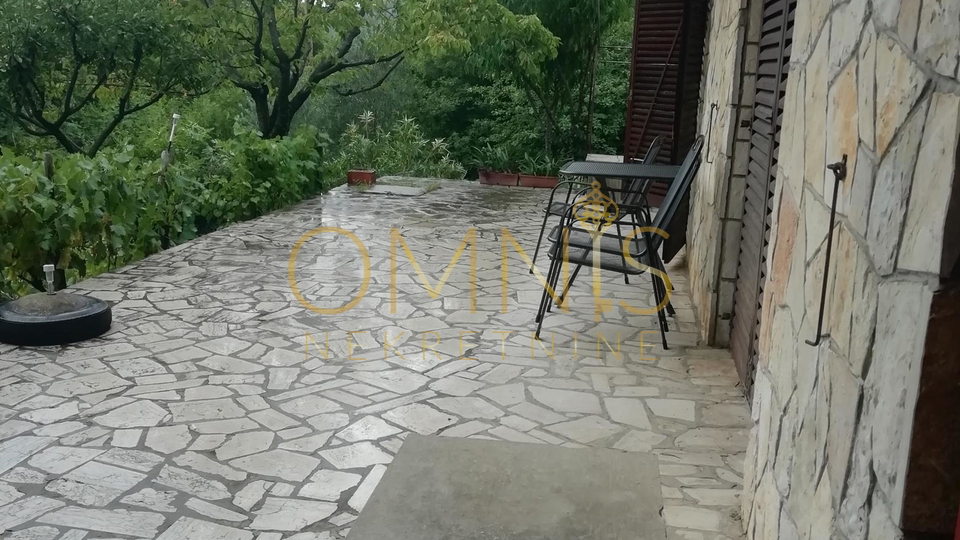 CRIKVENICA – GRIŽANE, kuća 300 m², 5 km od mora, velika okućnica 500 m