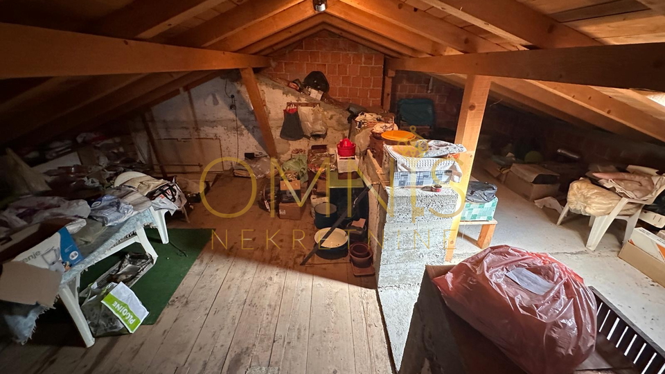 OTOK KRK- dvojna kuća, okućnica!