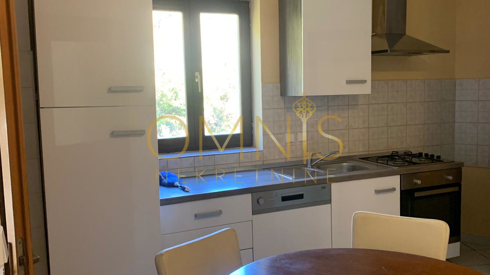 Three-room apartment Pobri, 70m², garage