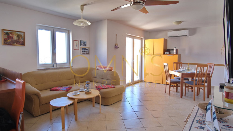 OTOK KRK – KLIMNO, trosoban apartman 60 m² s pogledom na more, 300 m od plaže