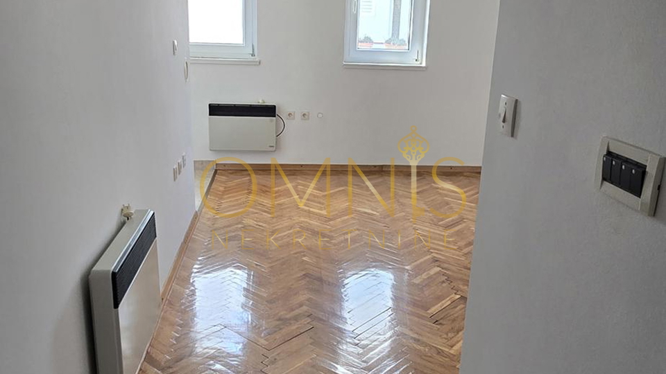 Apartman u Krku s parkirnim mjestom – 300 m od mora