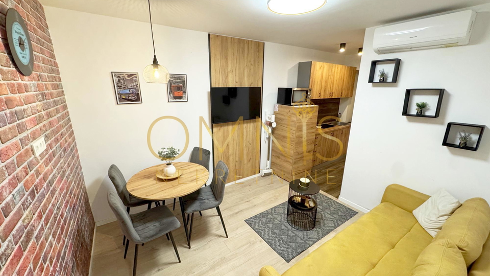 Rijeka - Korzo, moderan i potpuno opremljen dvosobni stan