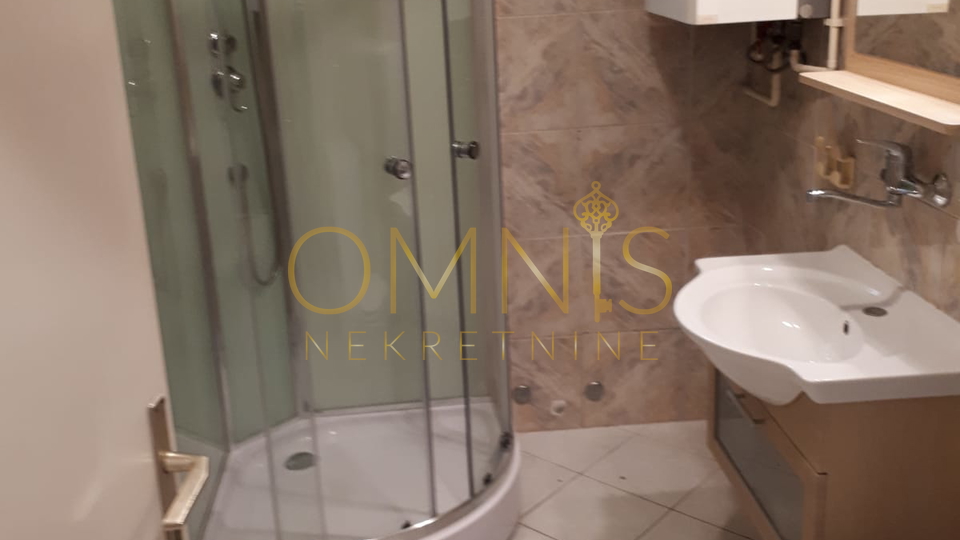 ŠKURINJE – SPACIOUS AND SUNNY APARTMENT, 2 BEDROOMS + DINING ROOM, 68 m²