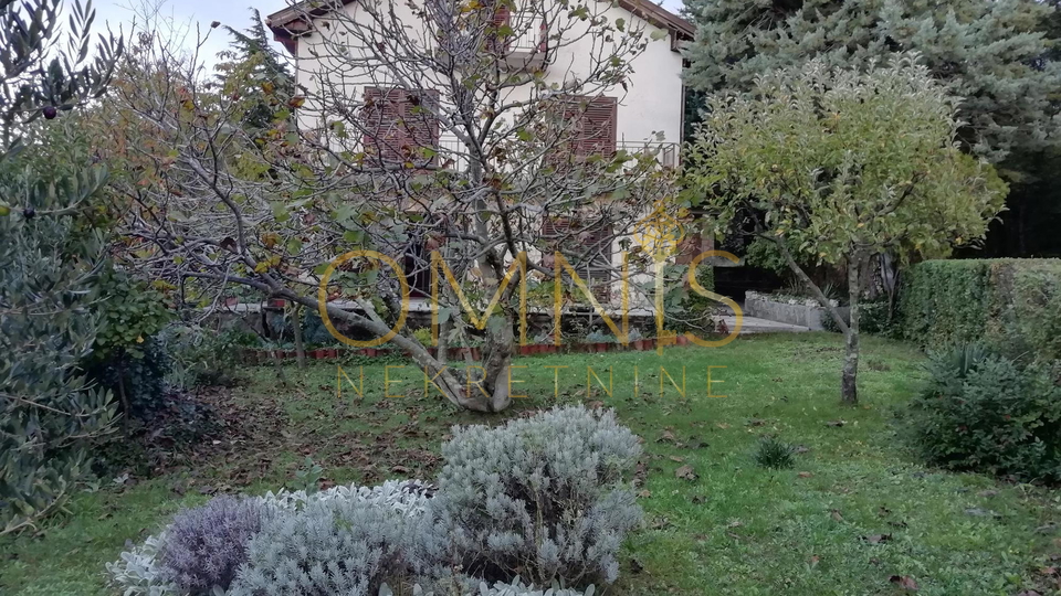 CRIKVENICA – GRIŽANE, kuća 300 m², 5 km od mora, velika okućnica 500 m