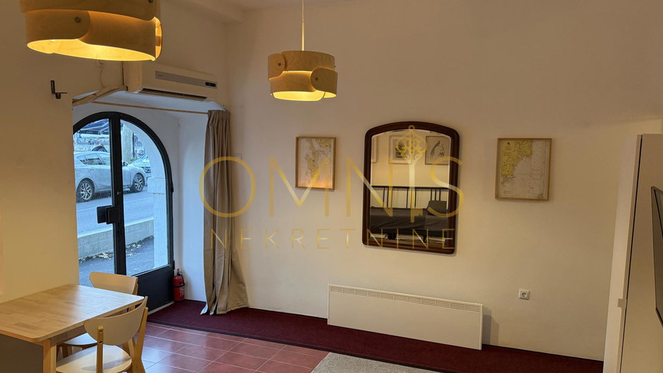 BAKAR – NOVOADAPTIRANI 1-SOBNI STAN, 29 m² – PRIZEMLJE