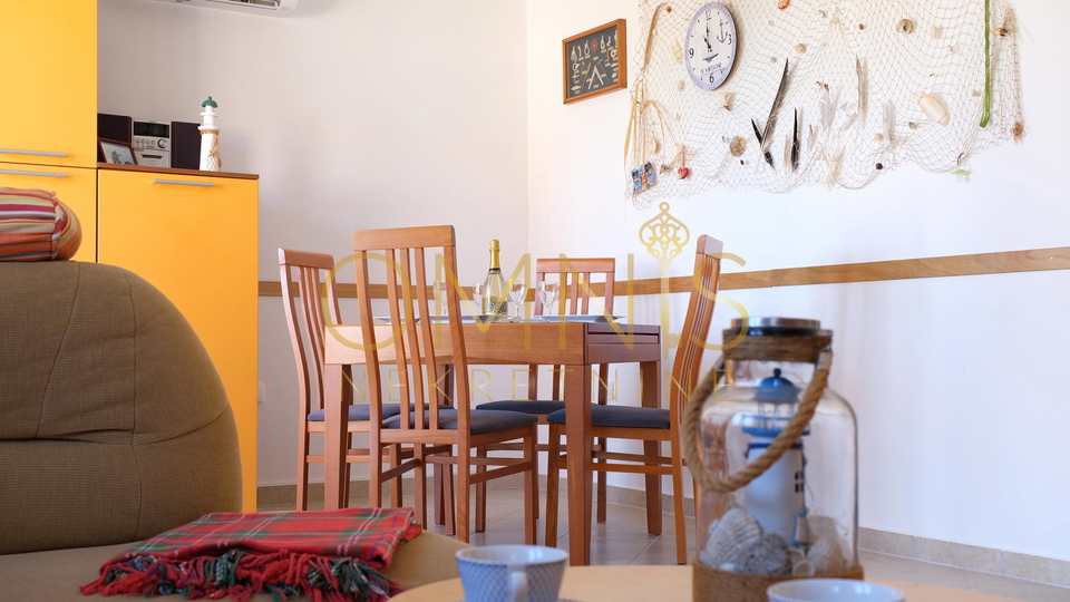 OTOK KRK – KLIMNO, trosoban apartman 60 m² s pogledom na more, 300 m od plaže