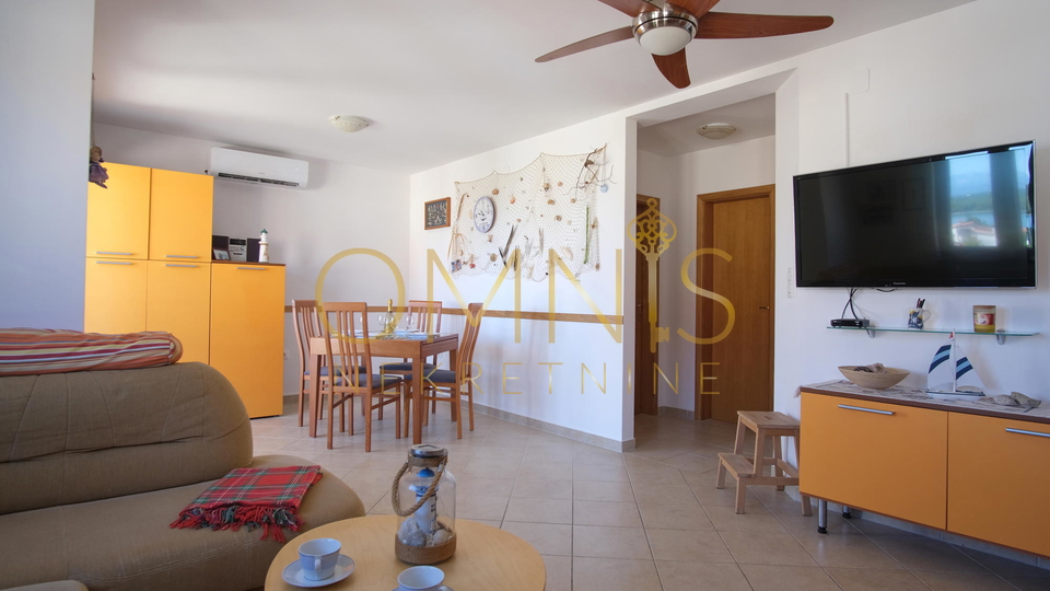 OTOK KRK – KLIMNO, trosoban apartman 60 m² s pogledom na more, 300 m od plaže