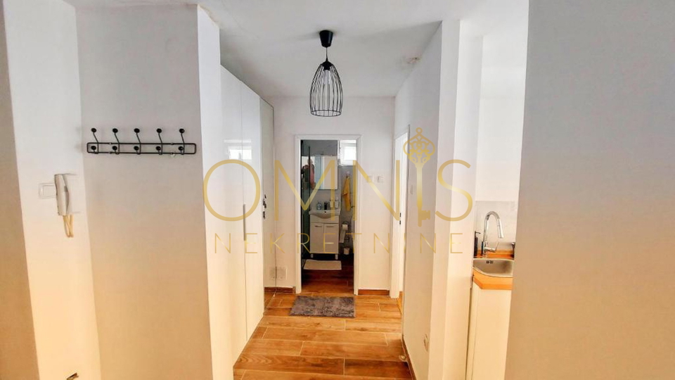 Potpuno renoviran i moderno uređen stan na Rastočinama