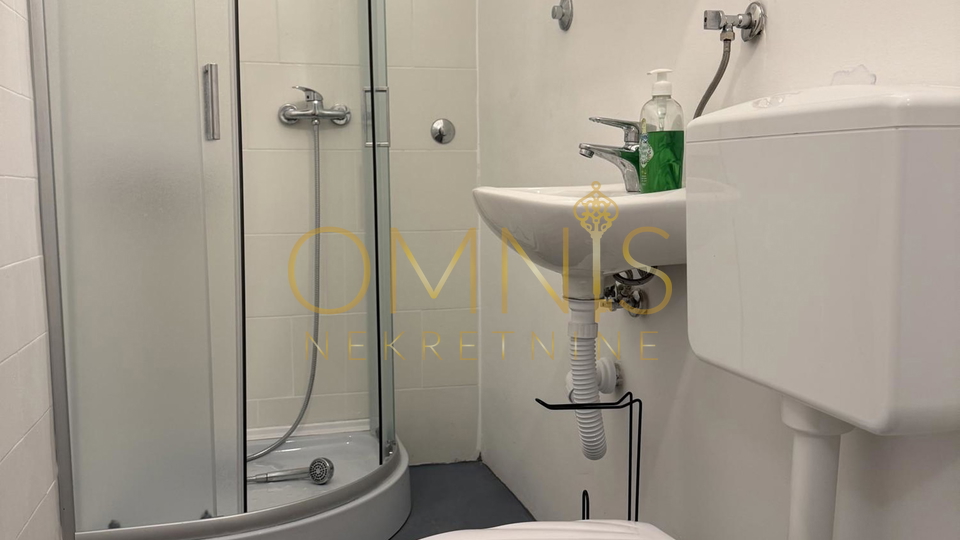 BAKAR – NOVOADAPTIRANI 1-SOBNI STAN, 29 m² – PRIZEMLJE