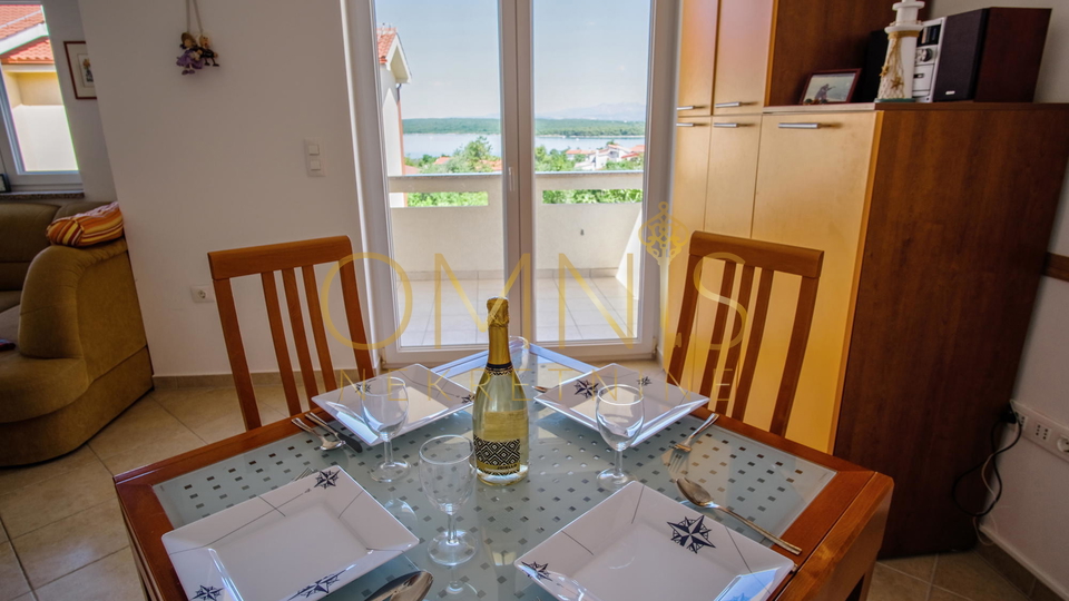 OTOK KRK – KLIMNO, trosoban apartman 60 m² s pogledom na more, 300 m od plaže