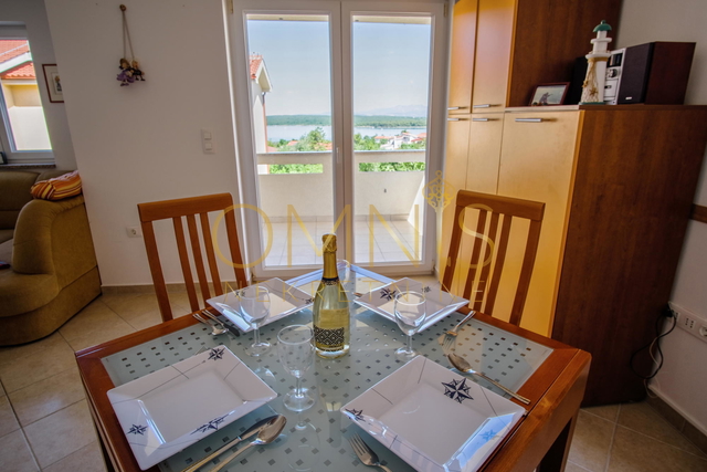 OTOK KRK – KLIMNO, trosoban apartman 60 m² s pogledom na more, 300 m od plaže