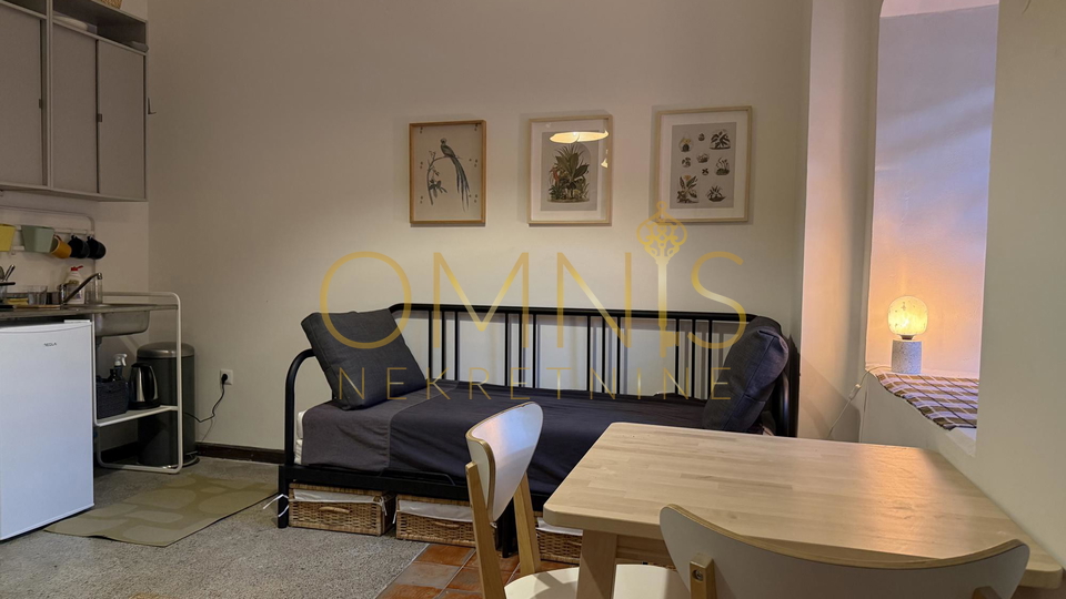 BAKAR – NOVOADAPTIRANI 1-SOBNI STAN, 29 m² – PRIZEMLJE