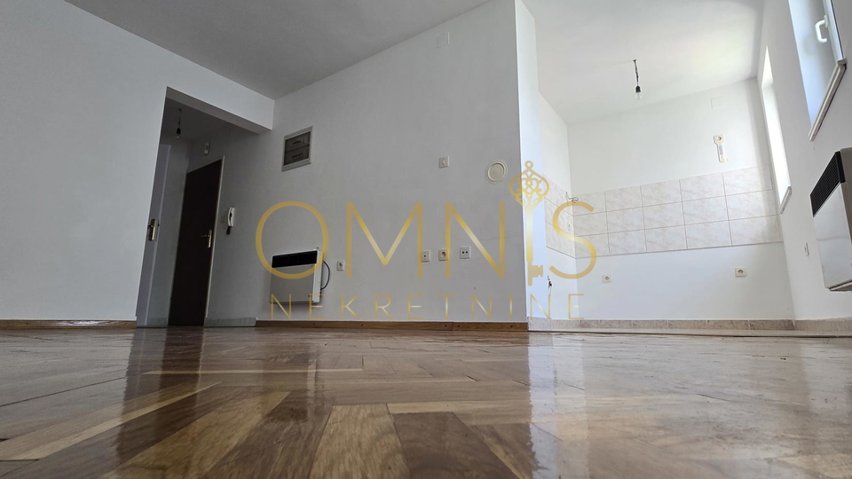 Apartman u Krku s parkirnim mjestom – 300 m od mora