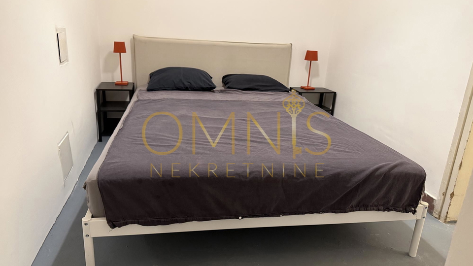 BAKAR – NOVOADAPTIRANI 1-SOBNI STAN, 29 m² – PRIZEMLJE