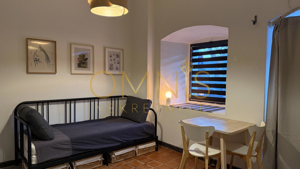 BAKAR – NOVOADAPTIRANI 1-SOBNI STAN, 29 m² – PRIZEMLJE