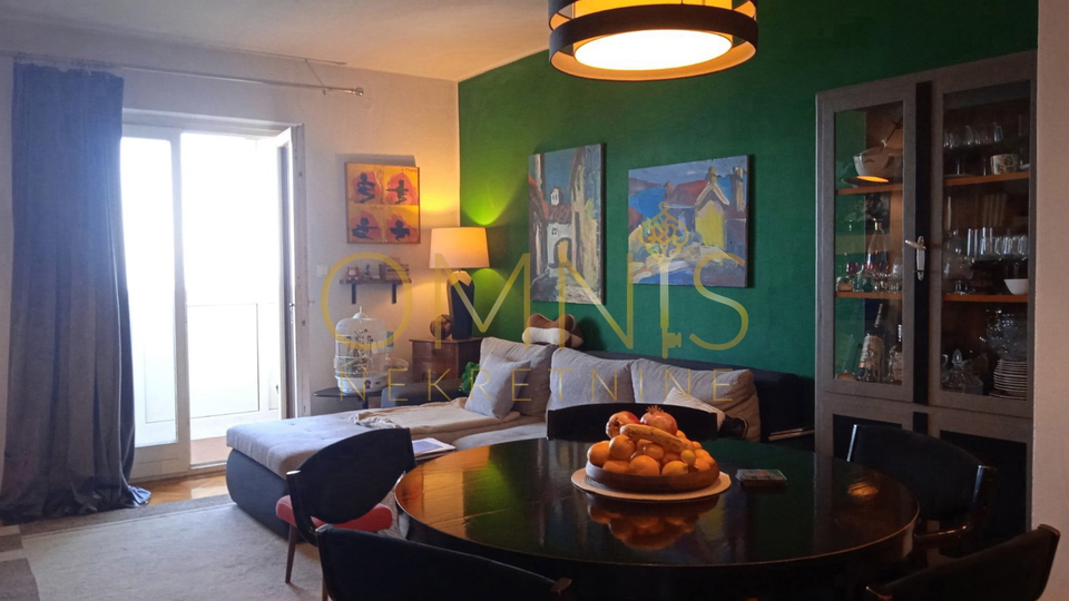 OPATIJA – Two-bedroom apartment with living room, sea view, balcony, and parking space