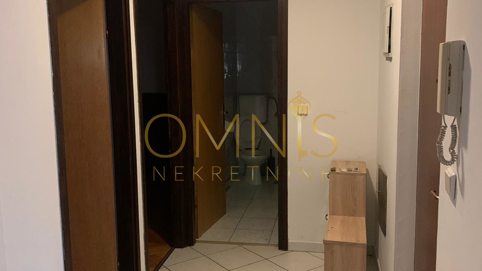 Three-room apartment Pobri, 70m², garage