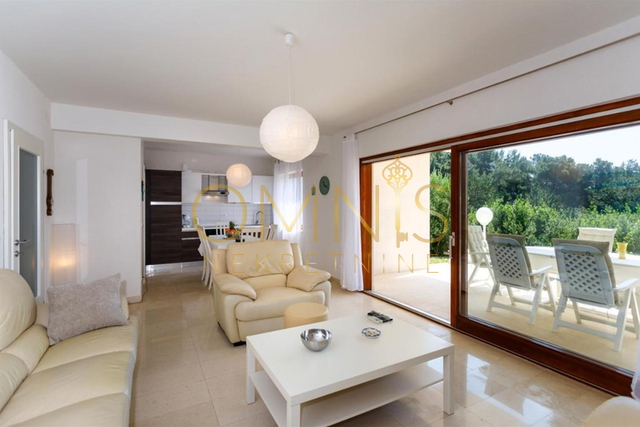 GRAD KRK – SAMOSTOJEĆA KUĆA UZ MORE I PLAŽU, 450 m²