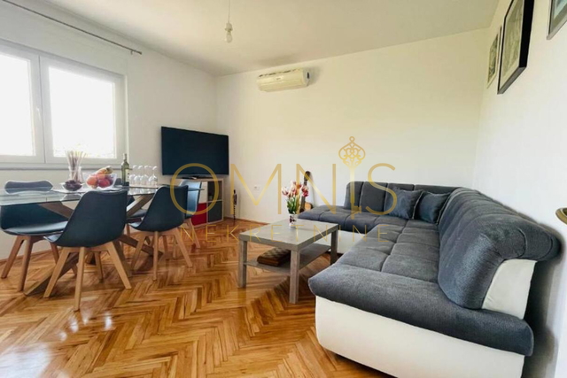 Iznajmljuje se prostran i potpuno namješten trosoban stan