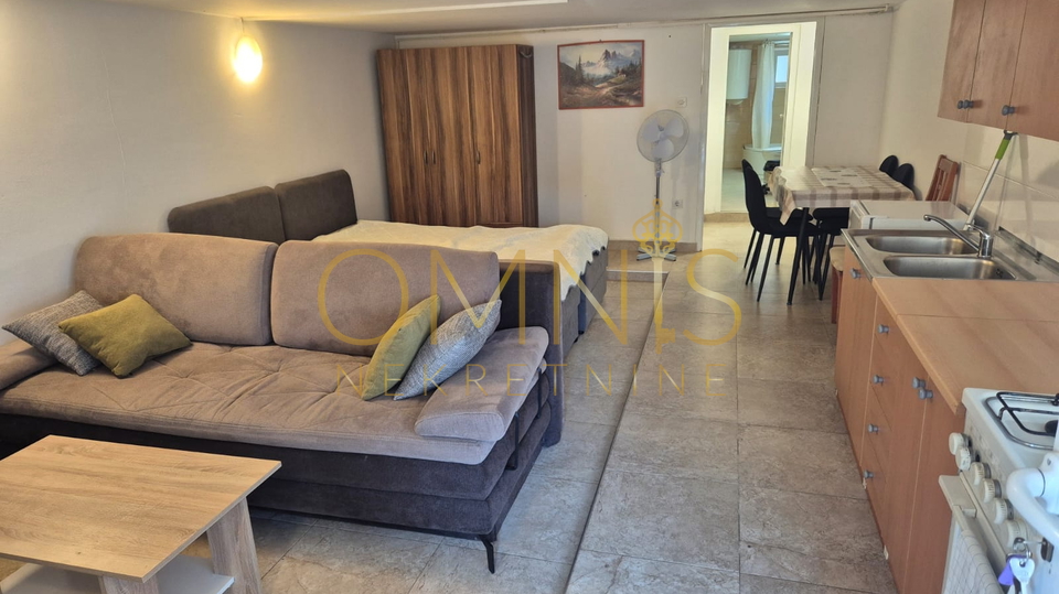 Rešetari – Namještena garsonijera, 40 m²