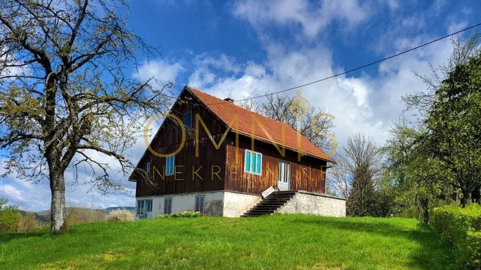 Vrbovsko - kuća  sa velikom okućnicom u blizini centra