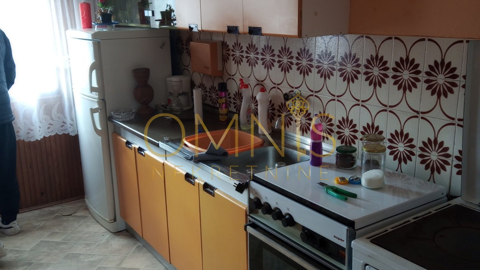Vrbovsko - kuća sa velikom okućnicom