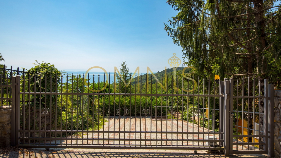 OPATIJA, VEPRINAC- samostojeća kuća, velika okućnica, prekrasan pogled!!