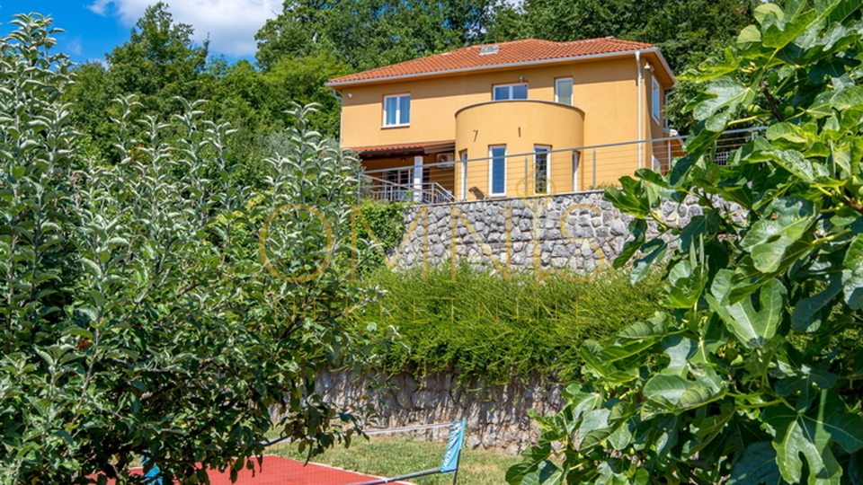 OPATIJA, VEPRINAC- samostojeća kuća, velika okućnica, prekrasan pogled!!