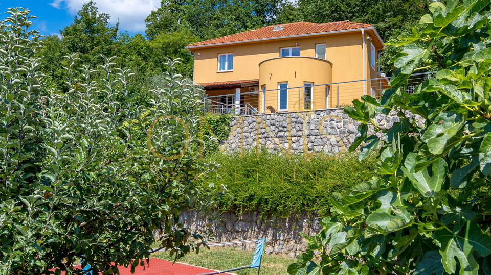 OPATIJA, VEPRINAC- samostojeća kuća, velika okućnica, prekrasan pogled!!