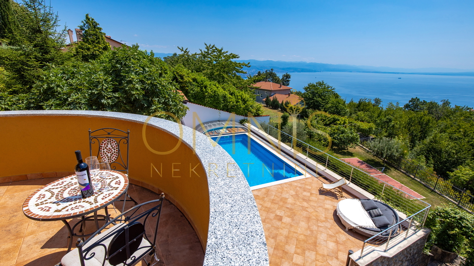 OPATIJA, VEPRINAC- samostojeća kuća, velika okućnica, prekrasan pogled!!
