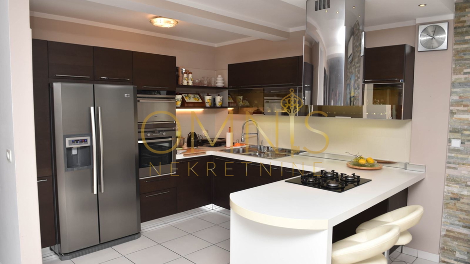 Exclusive two-story apartment, 186m2 – Rijeka, Drenova