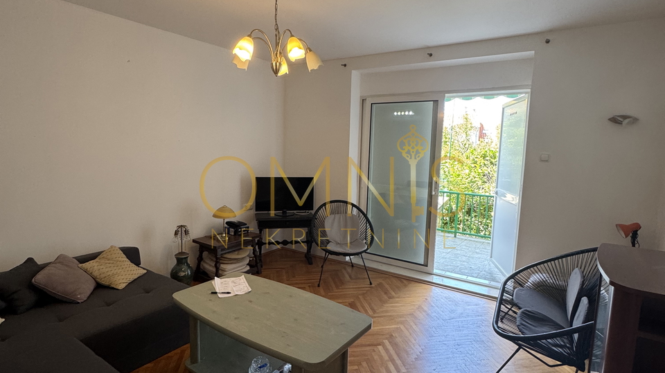 CRIKVENICA – Apartment with terrace, garden, and two cellars, only 200 m from the sea