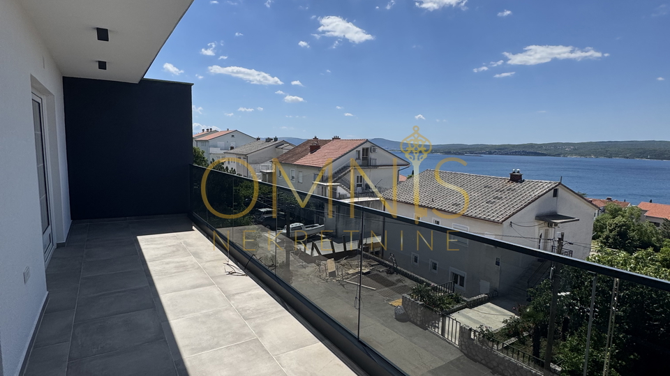 Stan s dvije terase i pogledom na more – Crikvenica