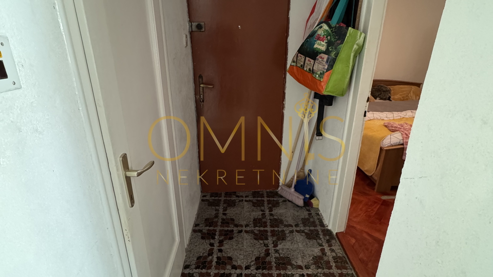 CRIKVENICA, CENTAR- stan, 40 m2, 1s + db, PRILIKA!!!