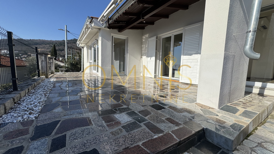 OPATIJA, CENTAR- prekrasna moderna prizemnica!