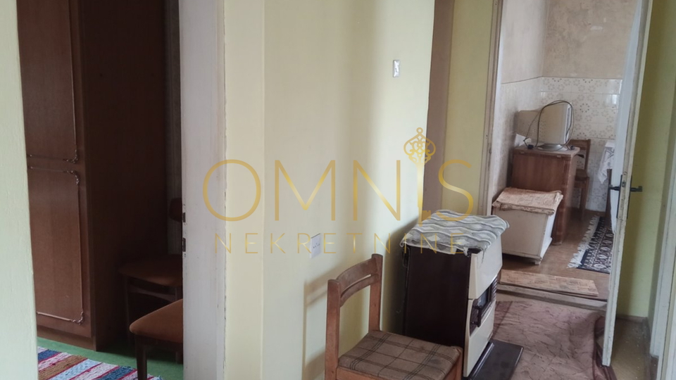 Vrbovsko - kuća sa velikom okućnicom