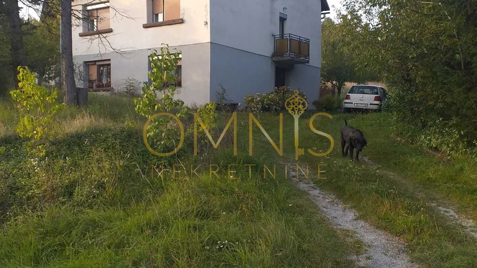 Vrbovsko - kuća sa velikom okućnicom