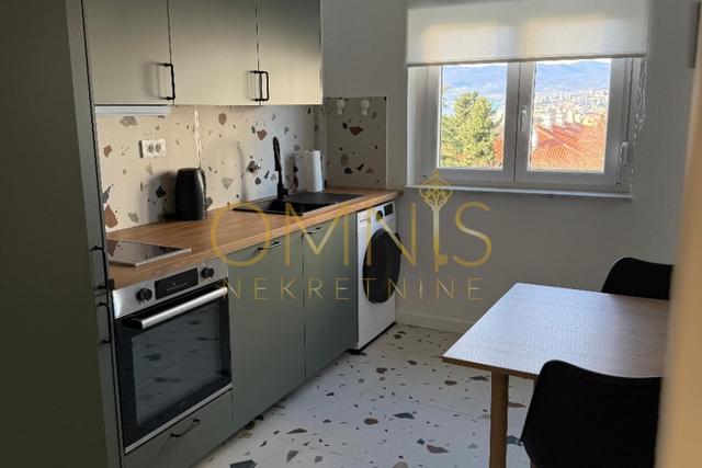 Najam novoadaptiranog dvosobnog stana s pogledom na more – Donja Vežica