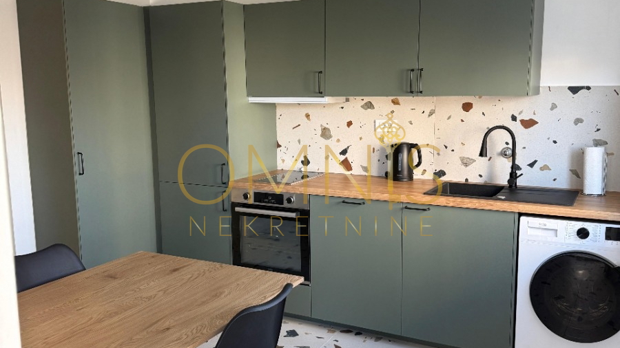 Najam novoadaptiranog dvosobnog stana s pogledom na more – Donja Vežica