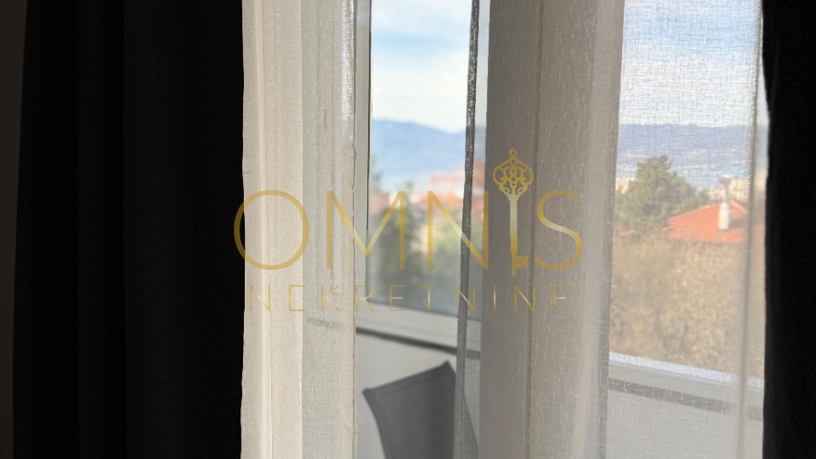 Najam novoadaptiranog dvosobnog stana s pogledom na more – Donja Vežica