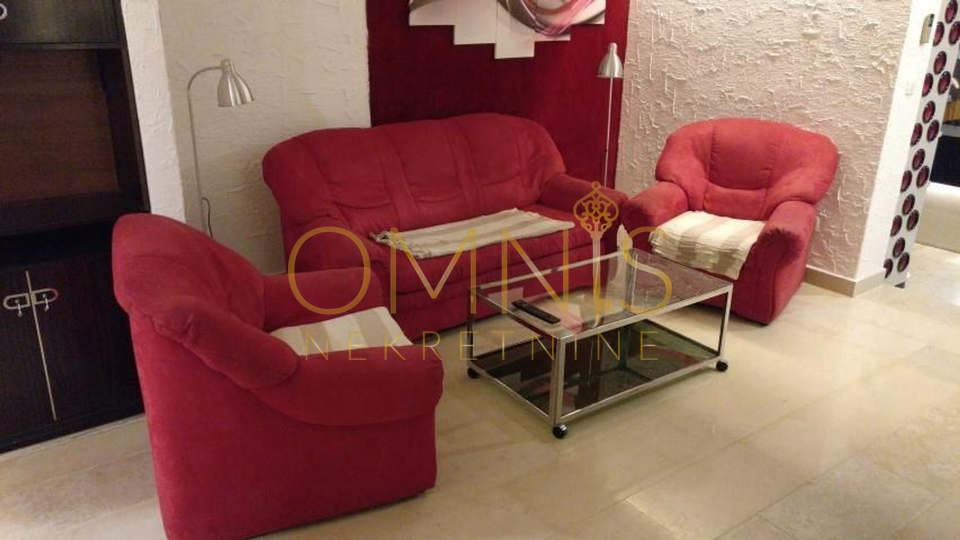 Kostrena - 3 bedrooms + dining room, parking, for rent!