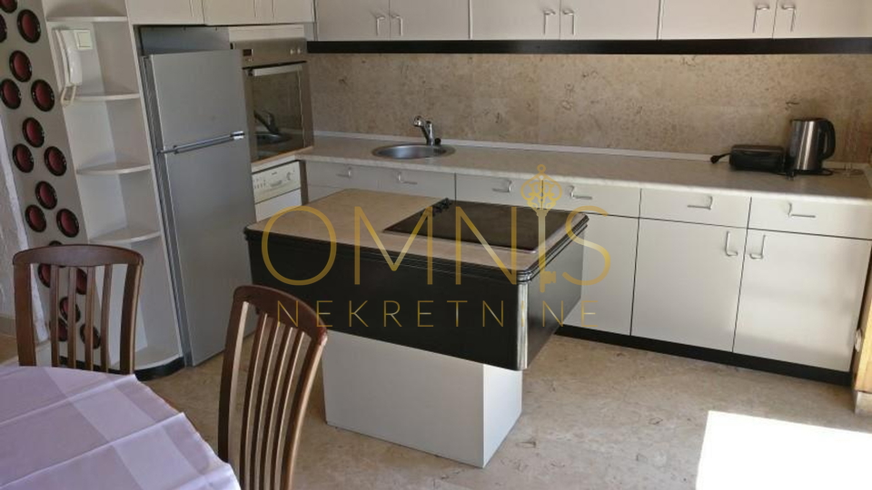 Kostrena - 3 bedrooms + dining room, parking, for rent!
