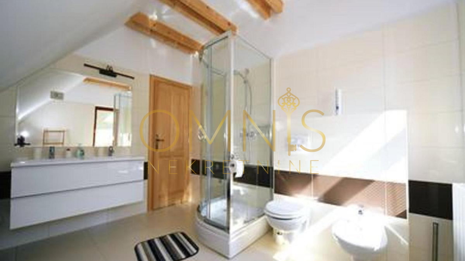 Kuća, Gorski kotar, Mrkopalj, Begovo Razdolje, 300.00 m2