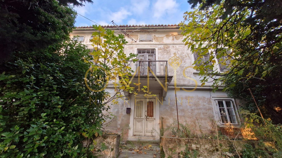 Kraljevica – samostojeća katnica, 180 m² + dvorište 315 m² – KUĆA ZA KOMPLETNU ADAPTACIJU