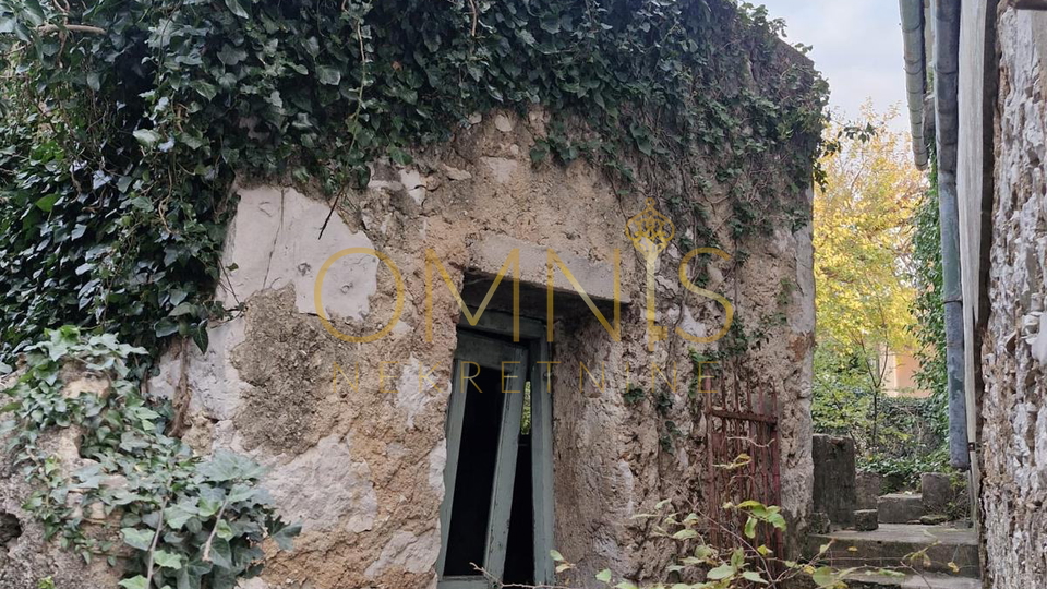 Kraljevica – samostojeća katnica, 180 m² + dvorište 315 m² – KUĆA ZA KOMPLETNU ADAPTACIJU