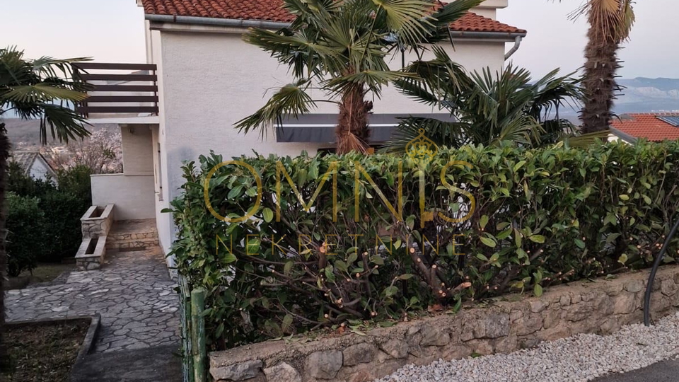 Samostojeća kuća s prekrasnim pogledom na more – Njivice, 217 m²